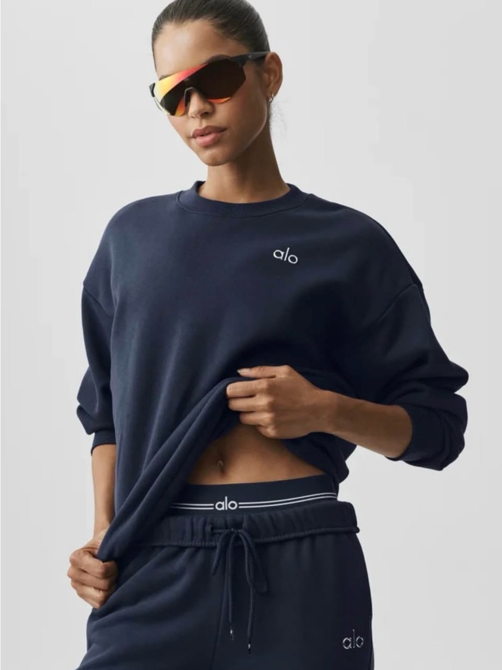 Alo Women’s Navy Accolade Crewneck sweatshirt